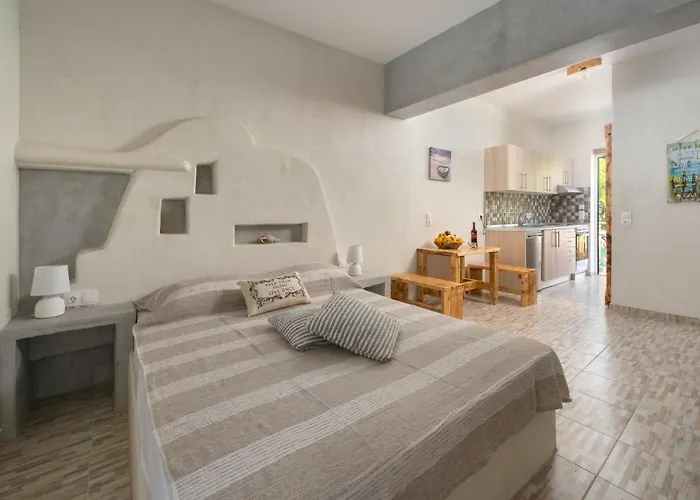 Christos Studios And Family Apartments