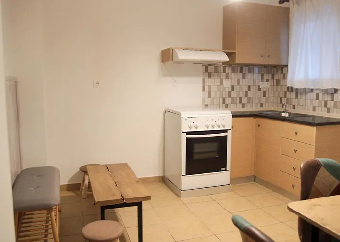 Christos Studios And Family Apartments