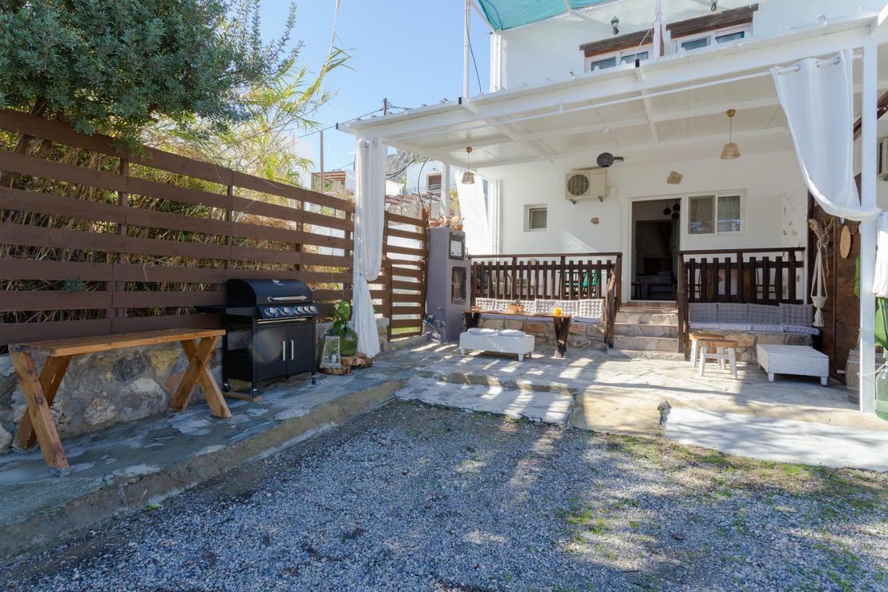 Christos And Family Guest house